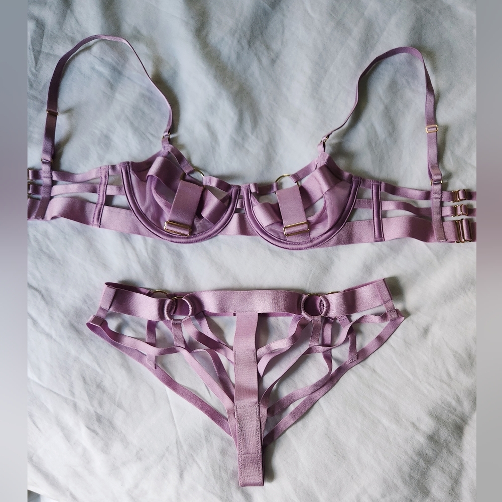 VS Victoria's Secret purple strappy bondage style bra set, XS/S
